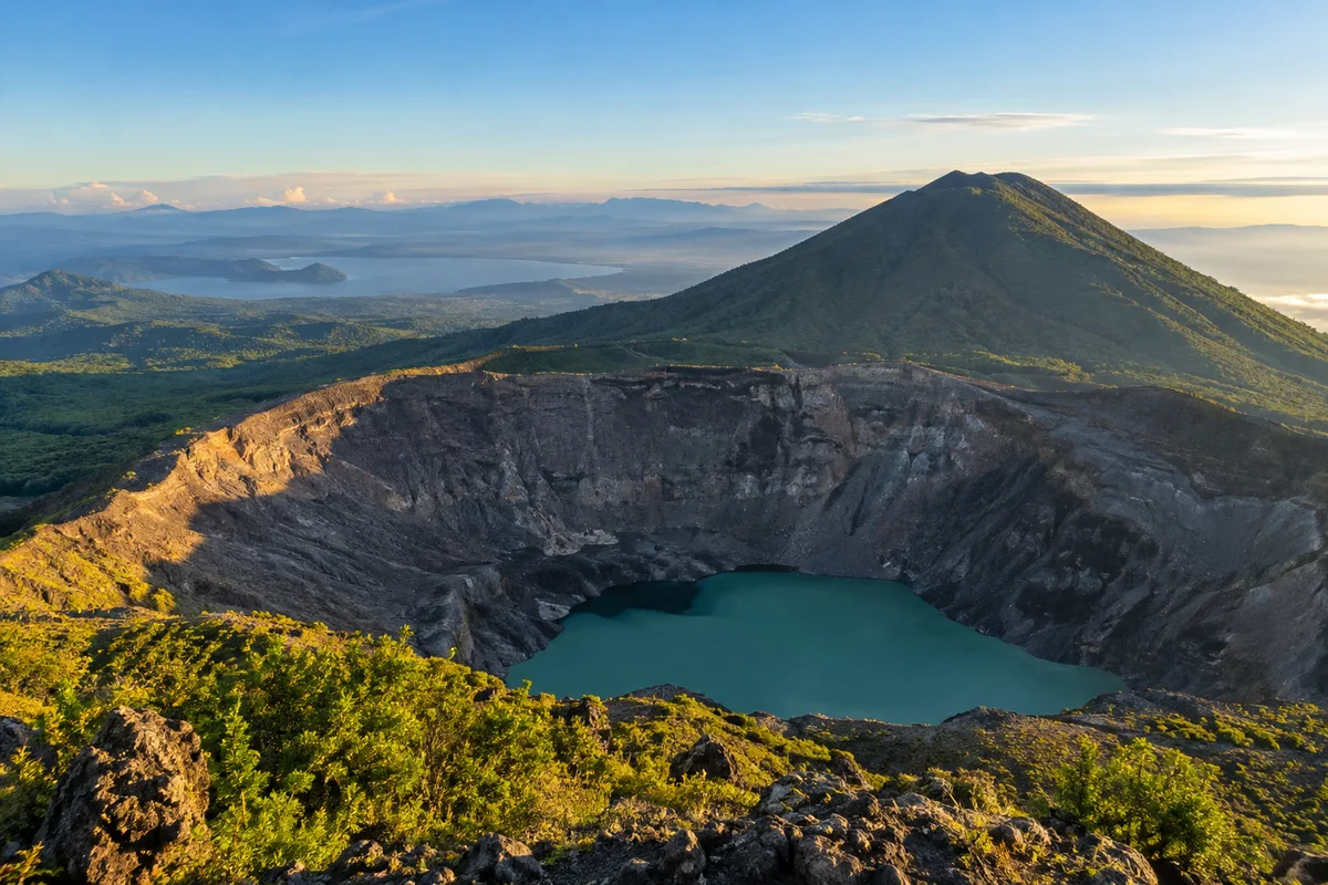 Ilustración generada con IA de Volcán de Santa Ana